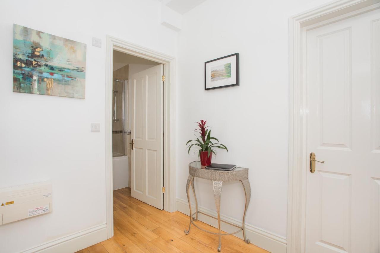 Spacious Apartments Bath Pokoj fotografie