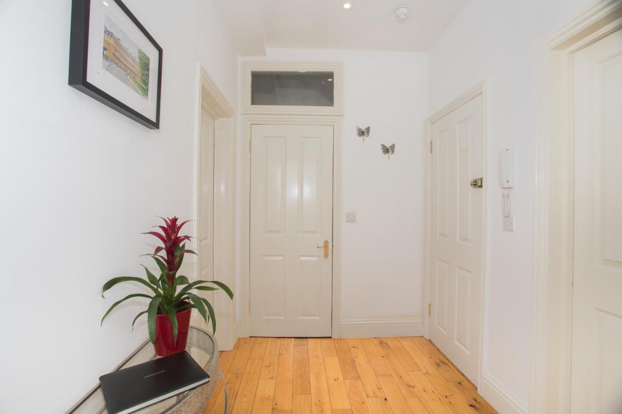 Spacious Apartments Bath Pokoj fotografie